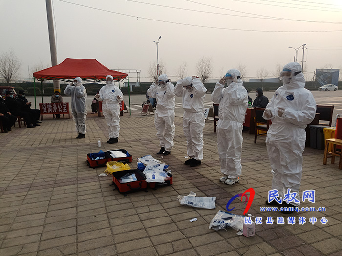 南华街道办:开展疫情防控应急演练,筑牢安全防线 南华街道办:开展疫情防控应急演练,筑牢安全防线