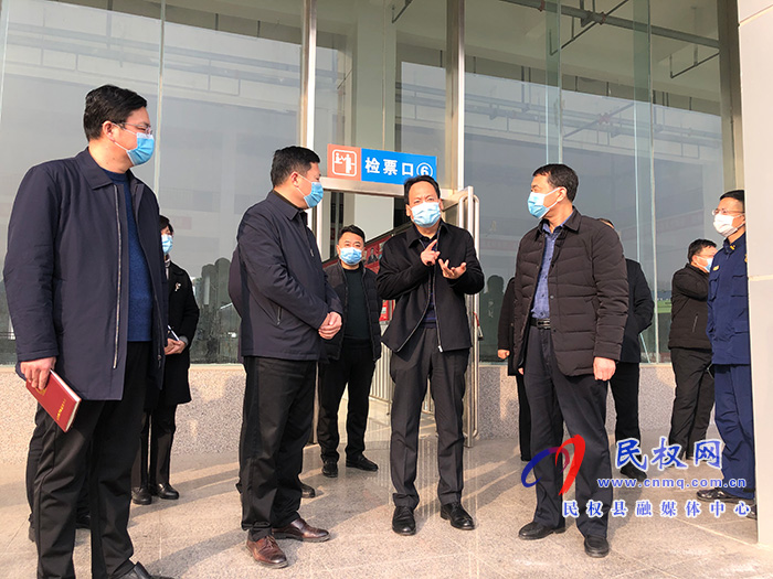 县委常委、常务副县长李启峰察看安全生产工作 县委常委、常务副县长李启峰察看安全生产工作