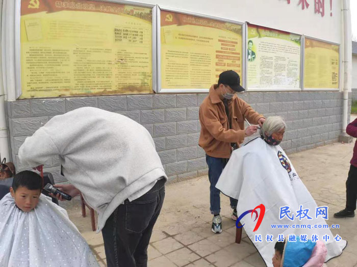 献爱心 青年理发师在行动 献爱心 青年理发师在行动