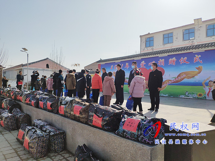 公安局联合爱心企业开展献爱心活动 公安局联合爱心企业开展献爱心活动