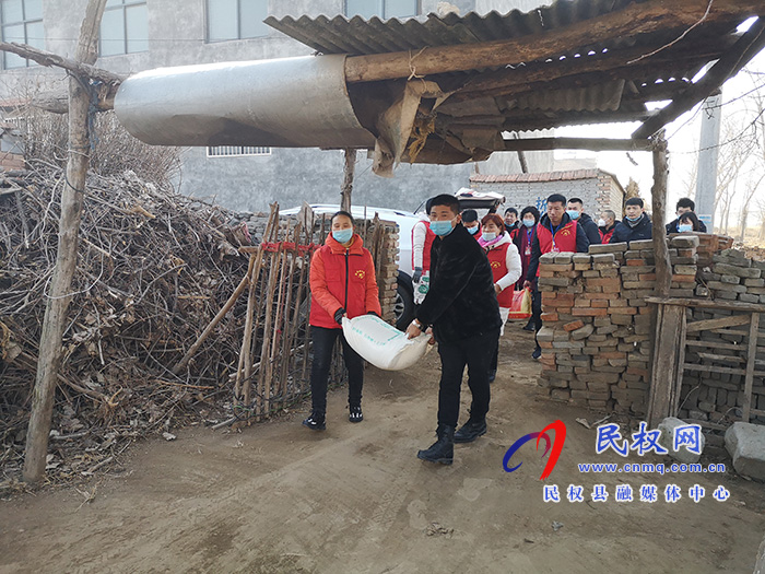 民权县志愿者协会开展送温暖献爱心活动 民权县志愿者协会开展送温暖献爱心活动