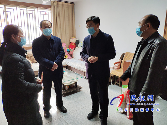 县委副书记、县长张团结春节前夕慰问军转干部和困难群众 县委副书记、县长张团结春节前夕慰问军转干部和困难群众