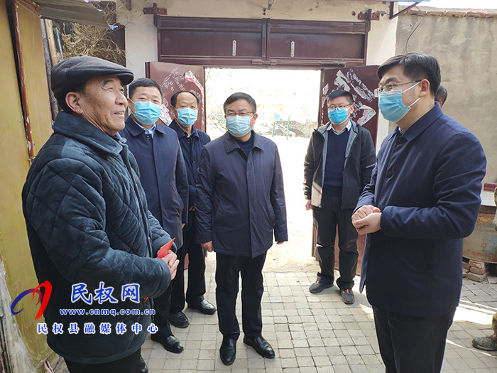 县委副书记、县长张团结春节前夕慰问军转干部和困难群众 县委副书记、县长张团结春节前夕慰问军转干部和困难群众