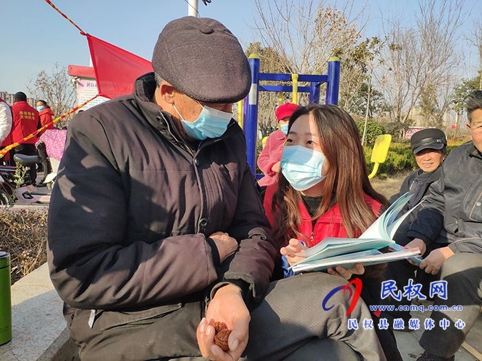 志愿者开展疫情防控迎新春宣传活动