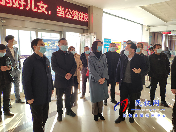 腾讯公司（河南办事处）、郑州市民权商会向我县捐赠十万只口罩