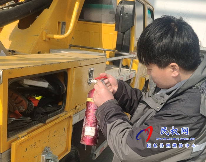城管局路灯所进行安全用电及消防排查 城管局路灯所进行安全用电及消防排查