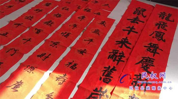 县文联:文化走进千万家 泼墨挥毫迎新春 县文联:文化走进千万家 泼墨挥毫迎新春