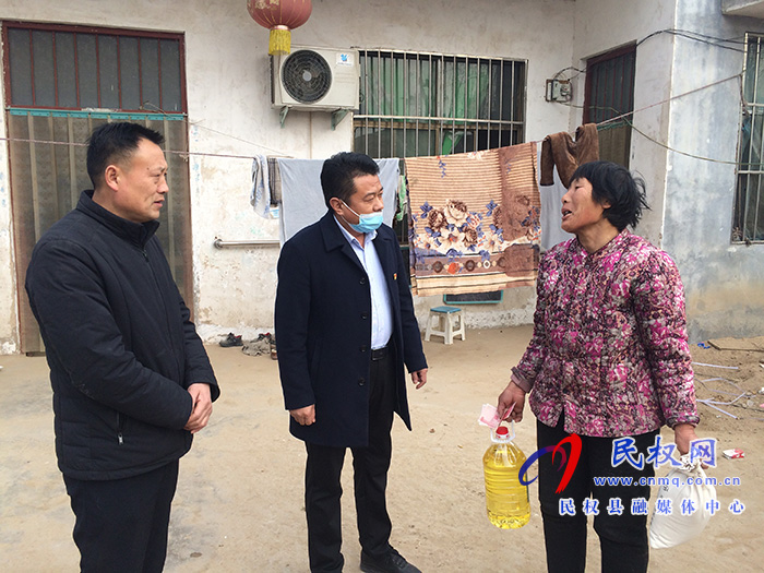 花园乡党委书记张玉栋走访慰问困难群众 花园乡党委书记张玉栋走访慰问困难群众