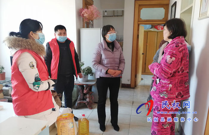 第三小学开展新年慰问困难师生活动 第三小学开展新年慰问困难师生活动