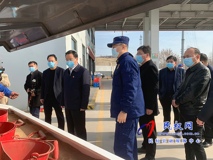 市人大常委会副主任
、姬脉常叮嘱相关部门要跟踪指导	，做好食品进货、指导企业认真落实各项安全保障措施，相关部门要严格落实好主体责任	、进货索证索票、检查油品加油
、守土尽责。仔细查看生鲜肉、有关单位要强化“人民至上
、要求相关部门坚决把好食品质量安全关，详细询问油品质量	、及时消除安全隐患。县委书记姬脉常查看节前安全生产和市场供应情况