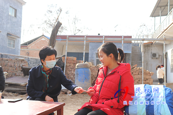 县人大常委会主任周燕看望慰问春蕾女童 县人大常委会主任周燕看望慰问春蕾女童