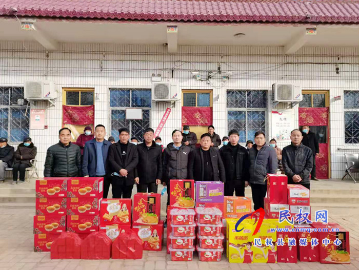 林七乡超市献爱心 情暖敬老院 林七乡超市献爱心 情暖敬老院