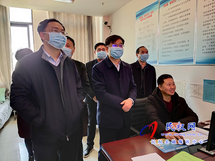 县委副书记、县长张团结查看节假日值班值守情况 县委副书记、县长张团结查看节假日值班值守情况
