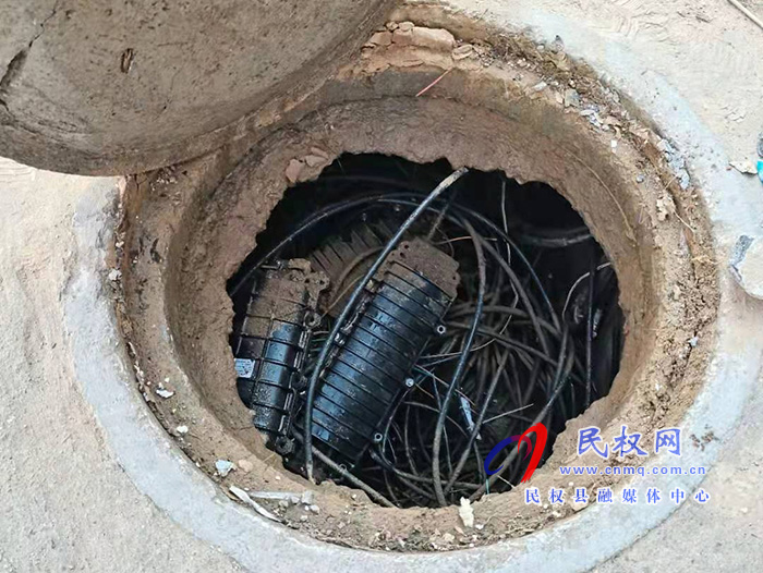 民权县12345:杂乱垃圾无人处理,群众来电热线寻求帮忙 民权县12345:杂乱垃圾无人处理,群众来电热线寻求帮忙