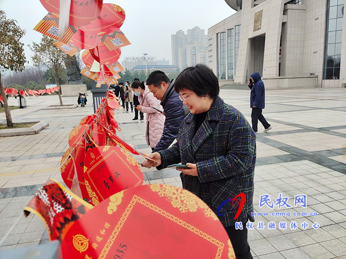 我县举办“金牛送福、庆元宵”猜灯谜活动 我县举办“金牛送福、庆元宵”猜灯谜活动