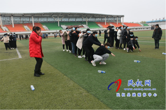 县东方超市举办“三八”妇女节趣味运动会