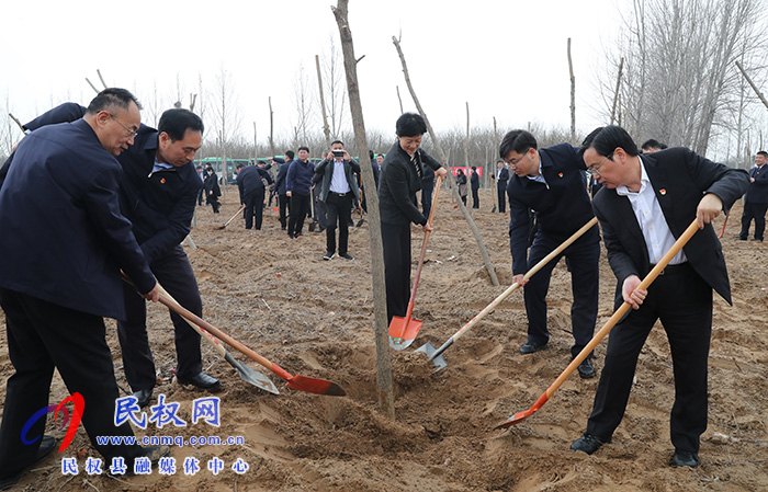 市县领导参加春季义务植树劳动 市县领导参加春季义务植树劳动