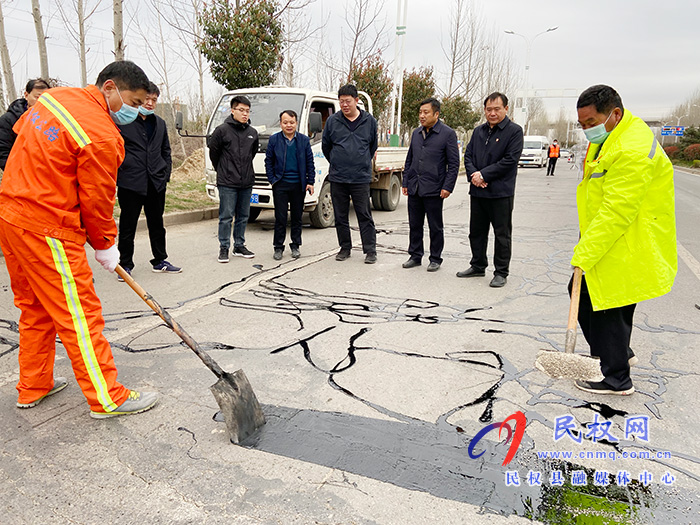 省公路局养护处教授级高工赵宏宇一行到我县调研春季养护大会战工作