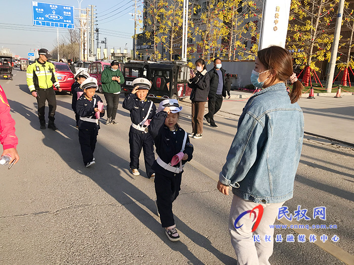 民东新区实验幼儿园开展“交通安全从娃娃抓起”系列主题教育活动