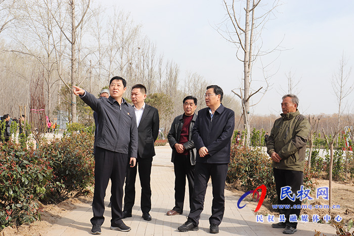 市人大常委会副主任、县委书记姬脉常到“媒林”调研 市人大常委会副主任、县委书记姬脉常到“媒林”调研