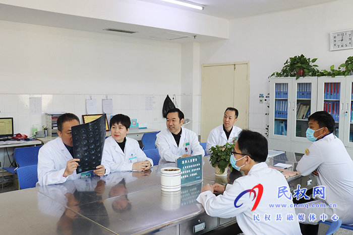 省医专家与“死神”搏斗的四小时! 省医专家与“死神”搏斗的四小时!