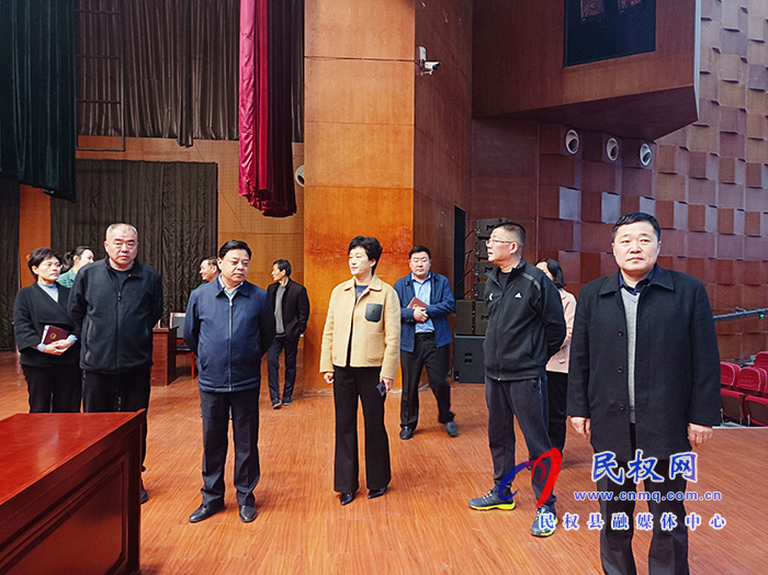 周燕查看县十五届人大五次会议筹备情况 周燕查看县十五届人大五次会议筹备情况