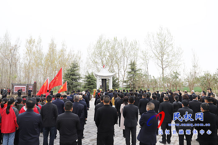 我县开展党史学习教育暨清明节祭扫烈士墓活动