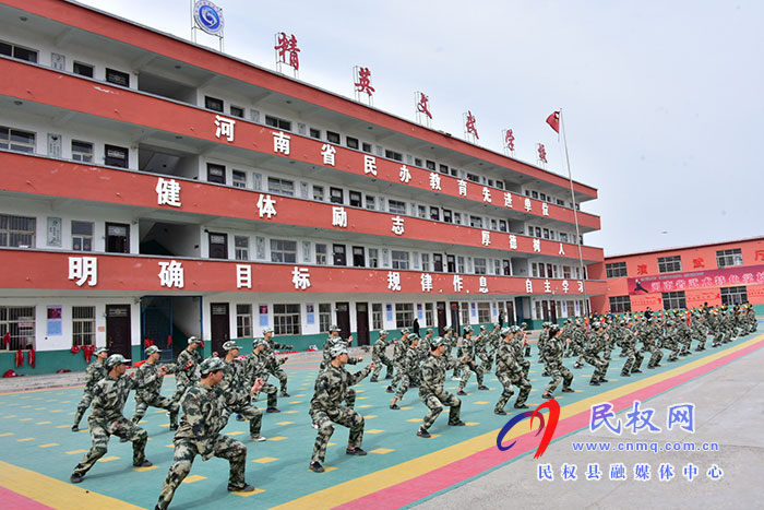 民权县精英文武学校营造浓厚拥军氛围 民权县精英文武学校营造浓厚拥军氛围