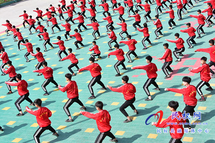 民权县精英文武学校营造浓厚拥军氛围 民权县精英文武学校营造浓厚拥军氛围
