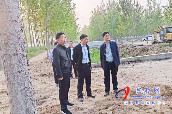 县委常委、县纪委书记、监察委主任张亚光到孙六镇开展巡河工作 县委常委、县纪委书记、监察委主任张亚光到孙六镇开展巡河工作