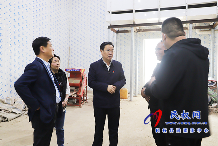 市人大常委会副主任、县委书记姬脉常到白云寺镇柏木岗村开展“三·五” 基层工作日活动 市人大常委会副主任、县委书记姬脉常到白云寺镇柏木岗村开展“三·五” 基层工作日活动