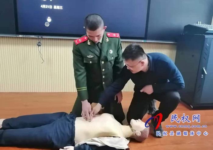 义诊服务情满军营 双拥和谐警民共建 义诊服务情满军营 双拥和谐警民共建