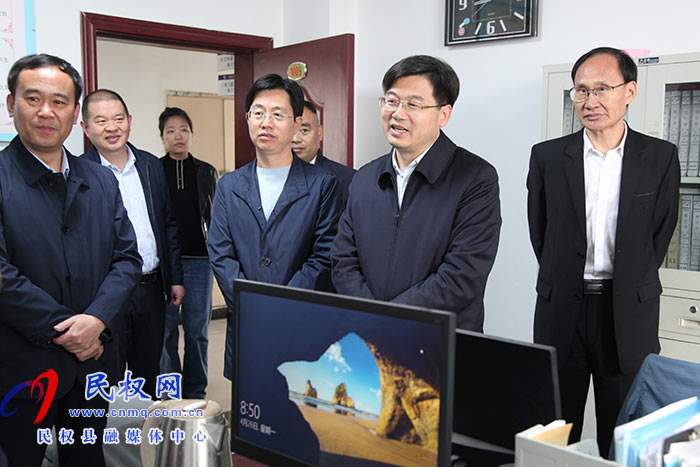 县委副书记、县长张团结调研统计工作 县委副书记、县长张团结调研统计工作