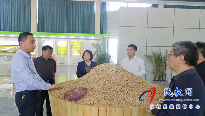 省政协文史馆馆长许文霞一行莅民参观学习 省政协文史馆馆长许文霞一行莅民参观学习