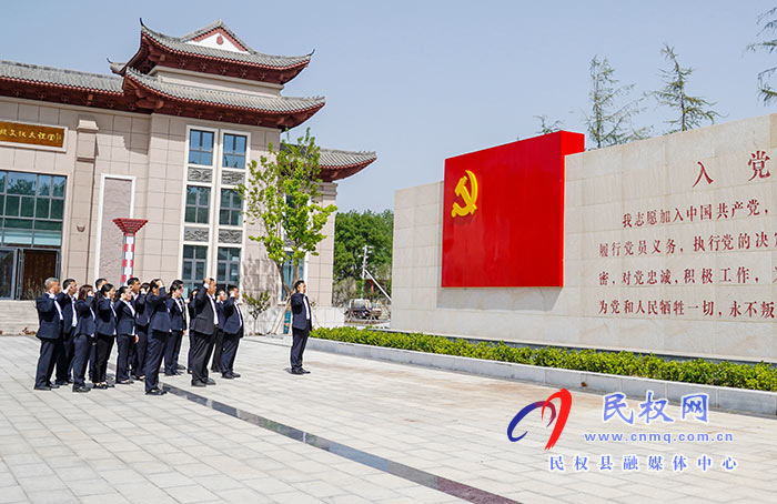 民权县实验小学开展“学党史,感党恩,跟党走,寻找红色足迹”红色主题教育活动 民权县实验小学开展“学党史,感党恩,跟党走,寻找红色足迹”红色主题教育活动