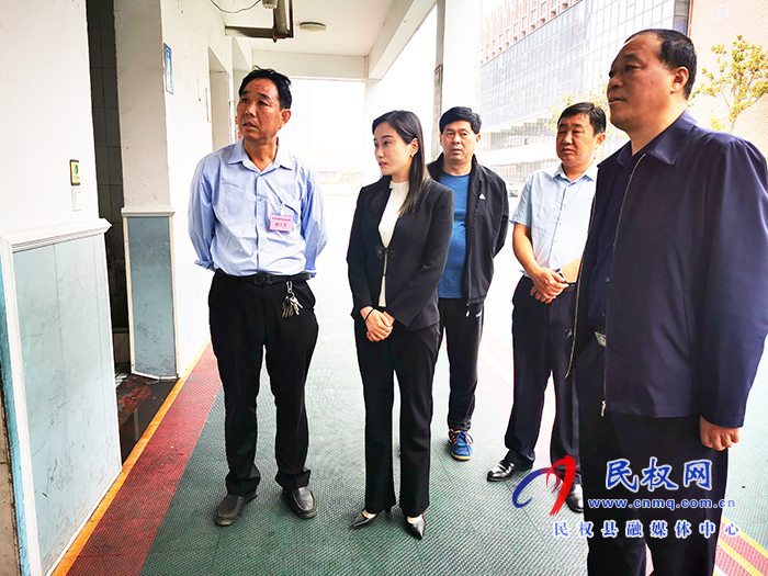 副县长朱琳察看全县九年级第二次模拟考试 副县长朱琳察看全县九年级第二次模拟考试