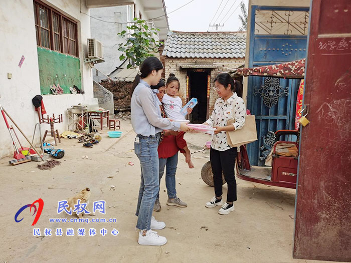 县委编办情系留守儿童慰问温暖人心 县委编办情系留守儿童慰问温暖人心