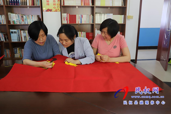 民权县自然资源局开展“同心向党 共绣党旗”活动 民权县自然资源局开展“同心向党 共绣党旗”活动