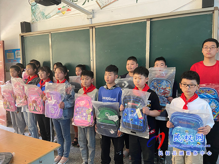 伯党乡:六一爱心慰问 情暖留守儿童 伯党乡:六一爱心慰问 情暖留守儿童