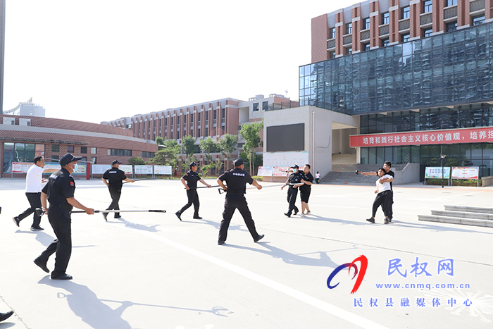 我县开展“反恐防暴”联合处置演练 我县开展“反恐防暴”联合处置演练