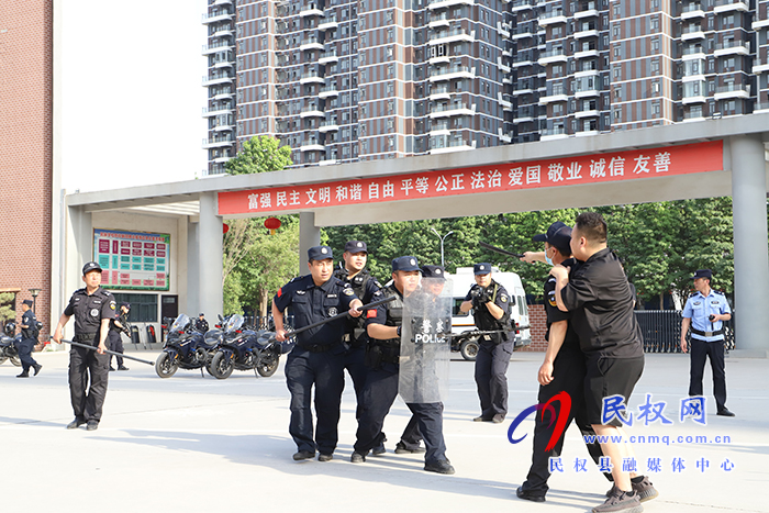我县开展“反恐防暴”联合处置演练 我县开展“反恐防暴”联合处置演练