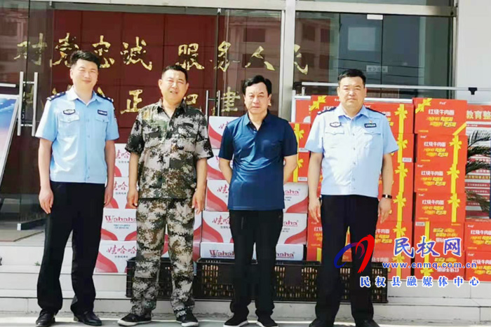 龙塘镇党委书记张一鸣慰问镇派出所一线公安干警 龙塘镇党委书记张一鸣慰问镇派出所一线公安干警