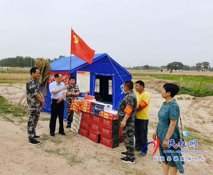 县总工会主席瞿志君到白云寺镇督导“三夏”生产工作