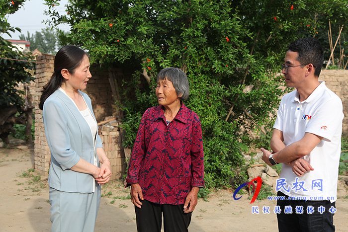县妇联携手县脱贫攻坚副总指挥徐强走访慰问“加油木兰”项目受益人 县妇联携手县脱贫攻坚副总指挥徐强走访慰问“加油木兰”项目受益人