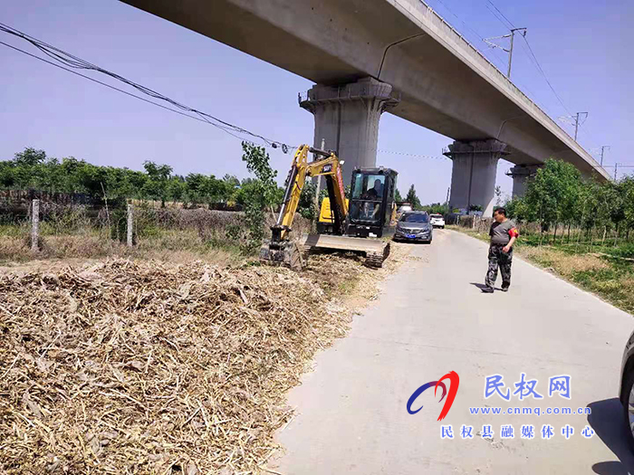 双塔镇:“三边三头”在行动 秸秆禁烧不放松 双塔镇:“三边三头”在行动 秸秆禁烧不放松
