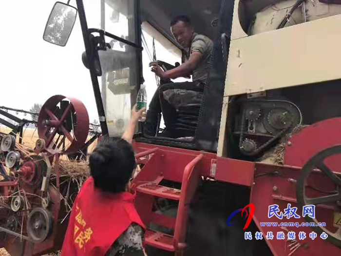 林七乡:遍地尽是“红马甲” 林七乡:遍地尽是“红马甲”