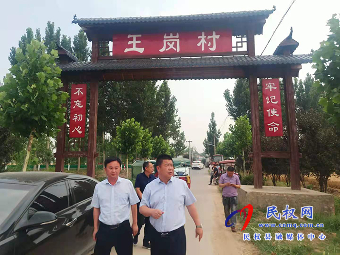 副县长张士彬到林七乡督导夏粮抢收抢种和秸秆禁烧工作