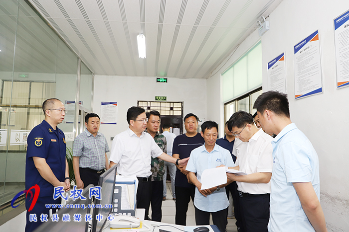 县委副书记、县长张团结察看安全生产工作 县委副书记、县长张团结察看安全生产工作