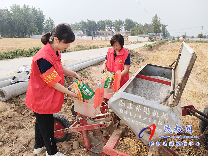 胡集乡:三夏服务在田间 胡集乡:三夏服务在田间