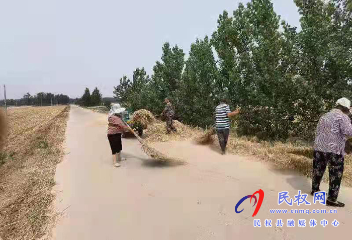 庄子镇开展“三边三头”秸秆清理 提升乡村“颜值” 庄子镇开展“三边三头”秸秆清理 提升乡村“颜值”